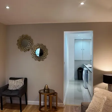 3 Bhk Apt Haymarket Leicester Square Soho Hy04